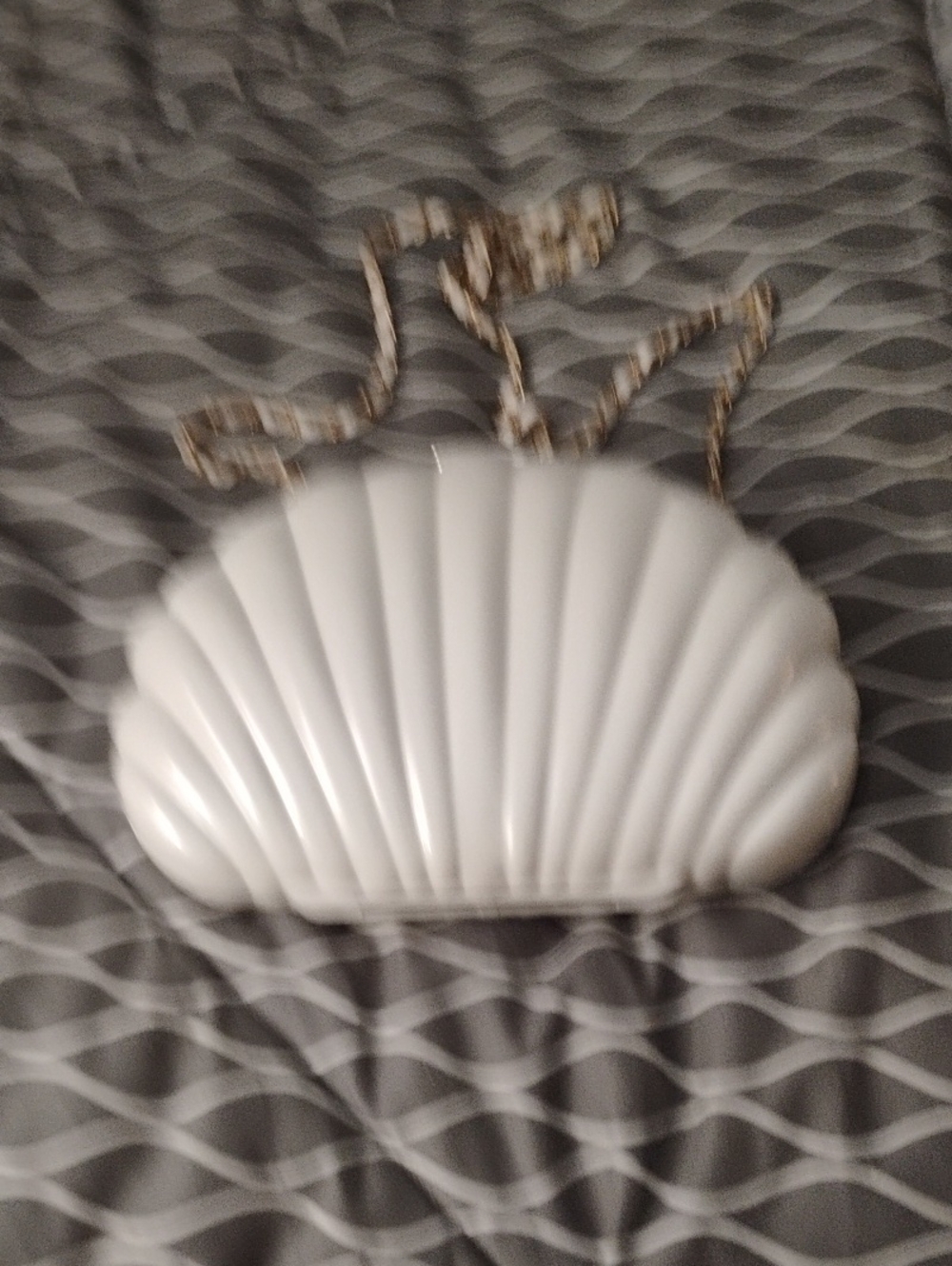 White Clam Shell-Shaped Decorative Crossbody Bag